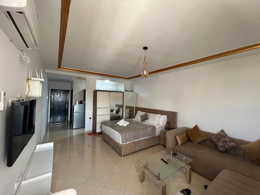 Studio face à la plage de Tanger — 4-Star Luxury Hotel in Tangier, Morocco