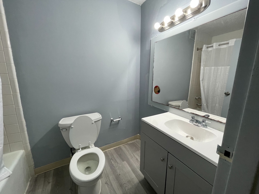 Lamplighter Inn By OYO Charlotte Airport Area - photo 27