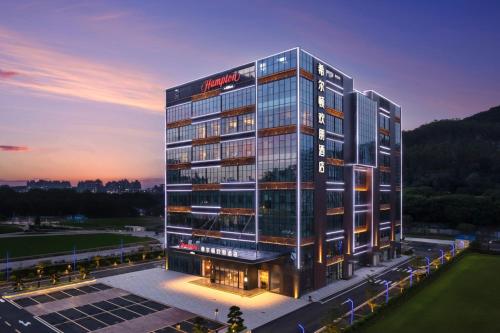 Hampton by Hilton Guangzhou Tianhe Smart City — 4-Star Luxury Hotel in Guangzhou, People's Republic of China