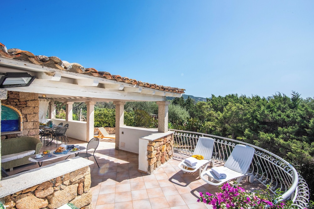 Villa Maestrale 100m From Beach — 4-Star Luxury Hotel in Olbia, Italy