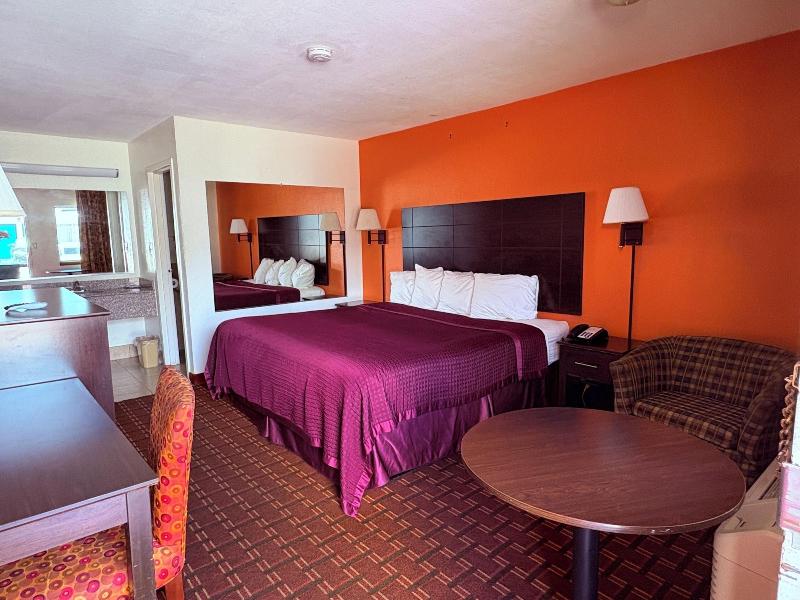 Royal Regency Inn - photo 11