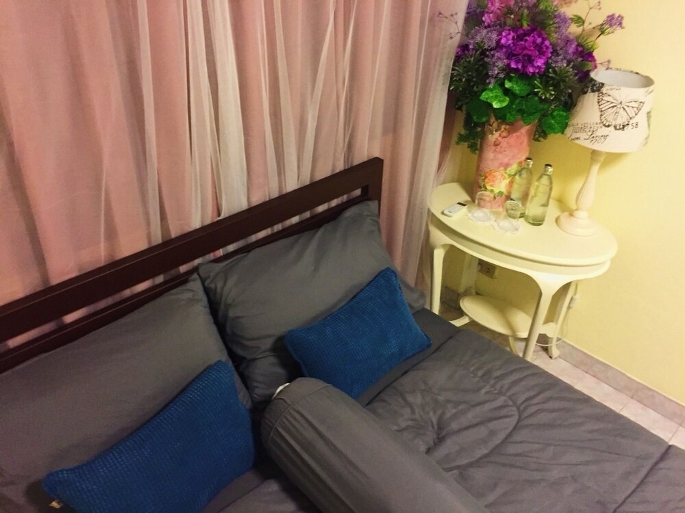 Nakhon Latphrao Hostel