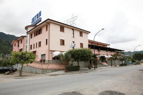 Hotel Canada — hotel in Falerna