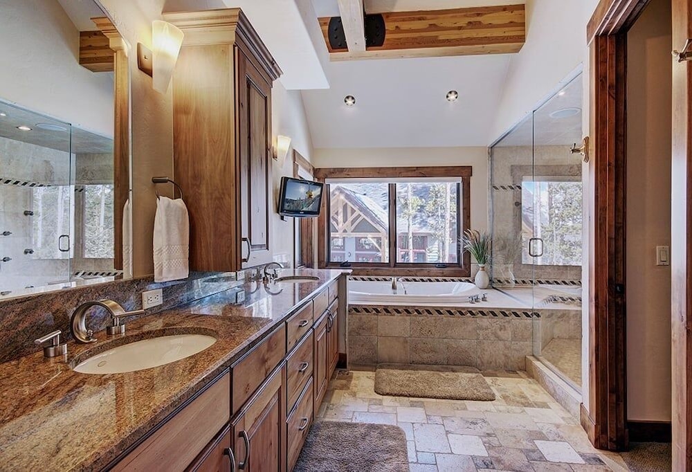 Mountain Majesty Manor Main Street by Pinnacle Lodging - photo 19