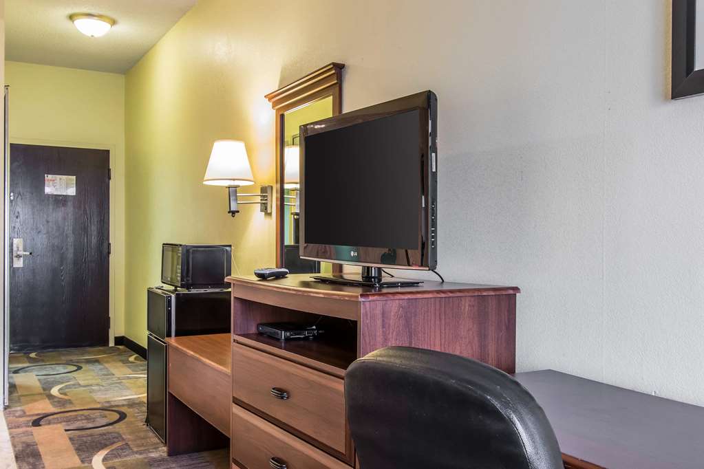 Quality Inn & Suites Memphis East - photo 13
