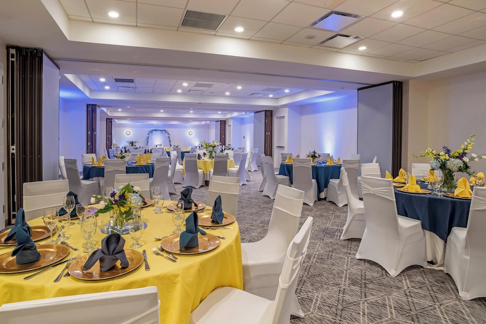 Sheraton Suites Old Town Alexandria - photo 44