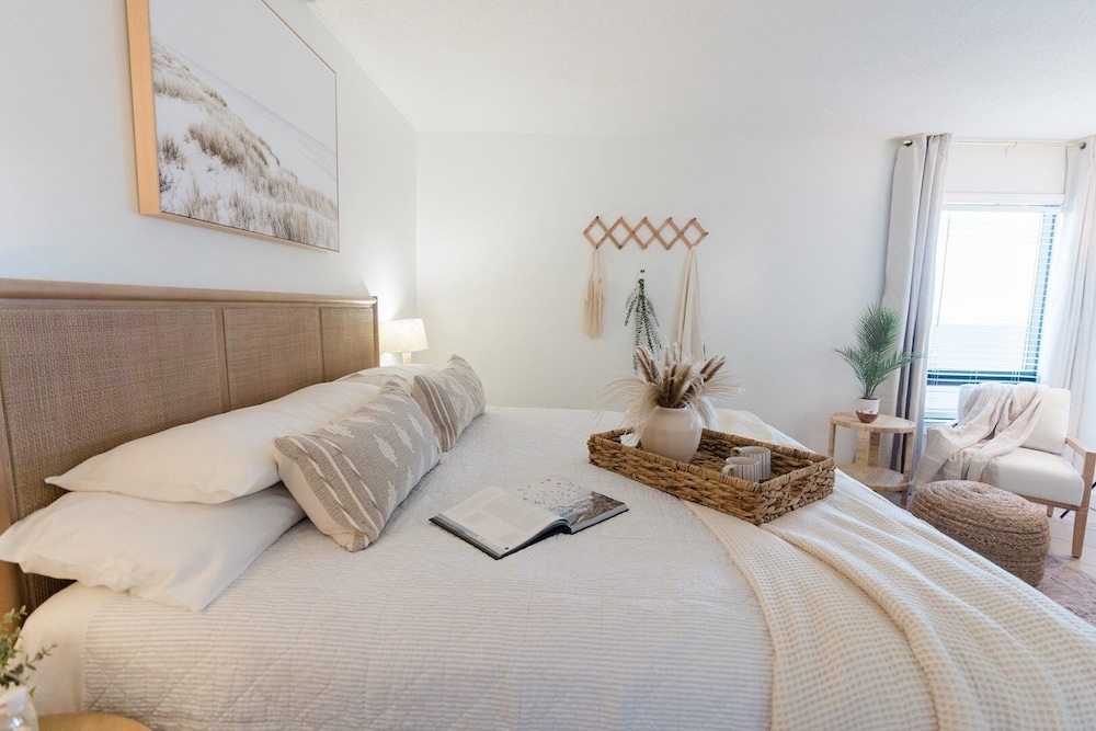 0912 White Linen Room by Atlantic Towers - photo 2
