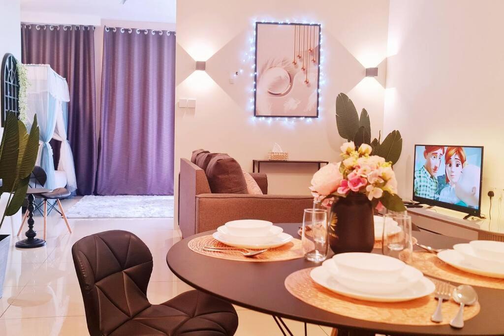 New Romantic Cozy Suite w Bathtub near Midvalley — 4-Star Luxury Hotel in Johor Bahru, Malaysia