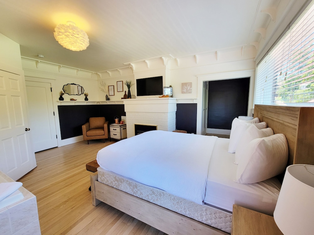Historic GG Barnum Mansion by Heirloom Boutique Collection - photo 43