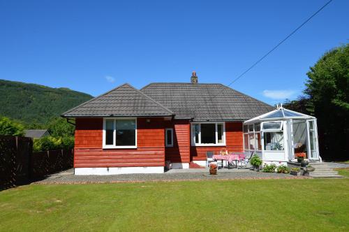 Cedar Cottage — 4-Star Luxury Hotel in Dunoon, United Kingdom