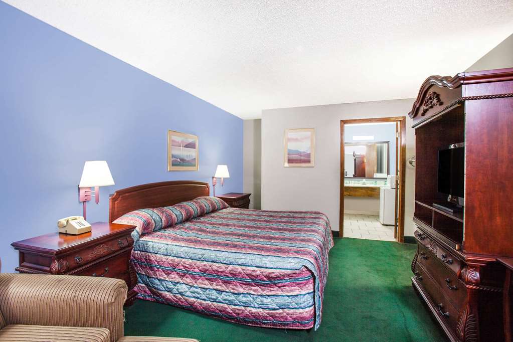 Super 8 by Wyndham Malvern - photo 18