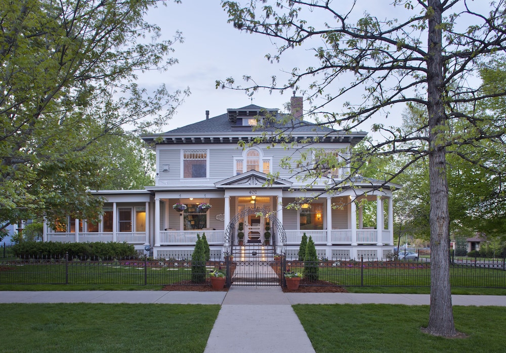 Edwards House — 4-Star Luxury Hotel in Fort Collins, United States