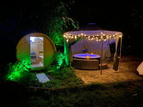 Ferienvilla Whirlpool Fasssauna direkt am Rhein — hotel in Voerde