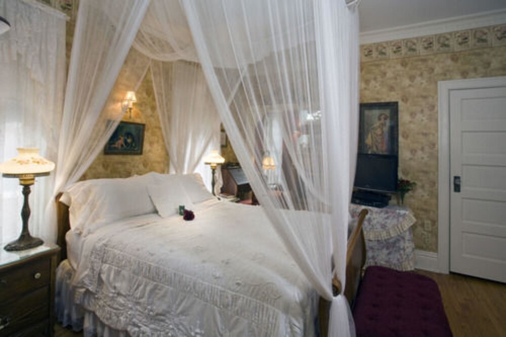 Port City Victorian Inn - photo 4
