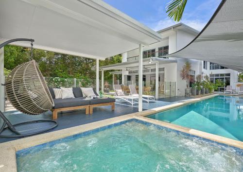 ‘Bask’ Palm Cove in Palm Cove, Australia