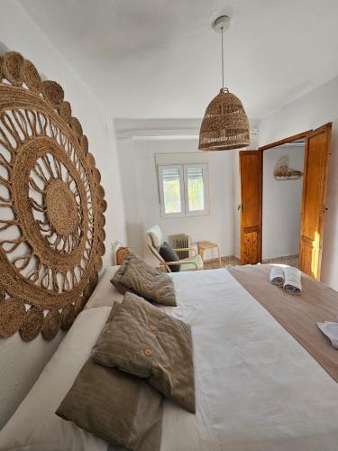 La Huerta Del Castillo Con Su Caz de Agua Enjoy Life & Relax — hotel in Castillo De Locubin