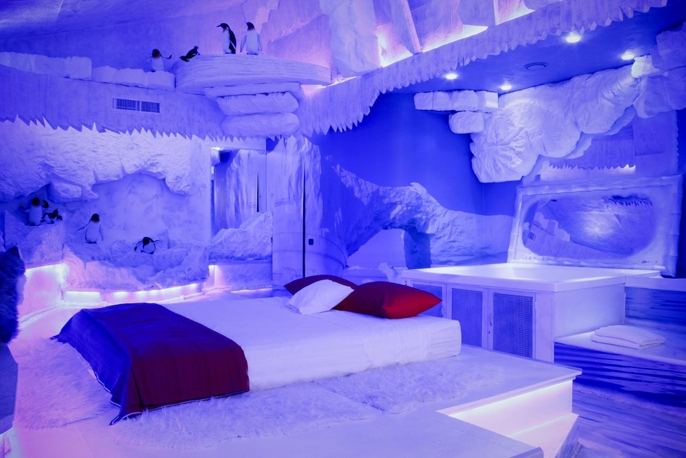 Silk Motel — 4-Star Luxury Hotel in San Martino In Strada, Italy