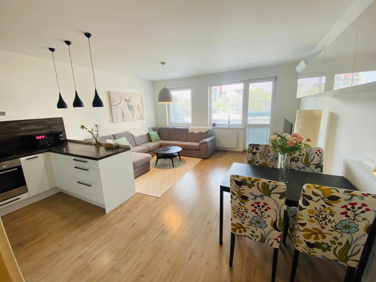 Apartmán Jégého & free parking — 4-Star Luxury Hotel in Bratislava, Slovakia