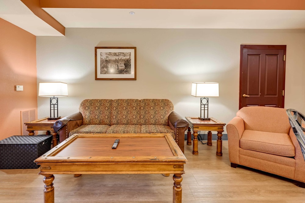 Wisconsin Dells Resort Condo w 2 Fireplaces - photo 3