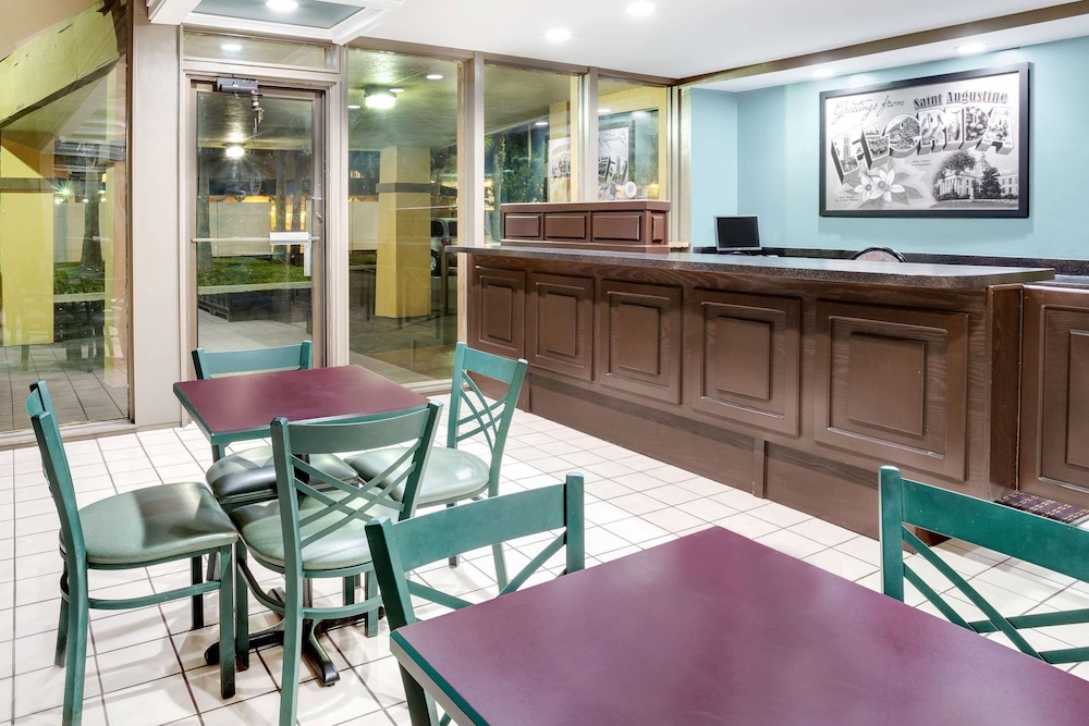 Super 8 by Wyndham St. Augustine - photo 2