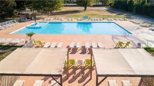 Mobilhome 6 personnes — hotel in Cheval-Blanc