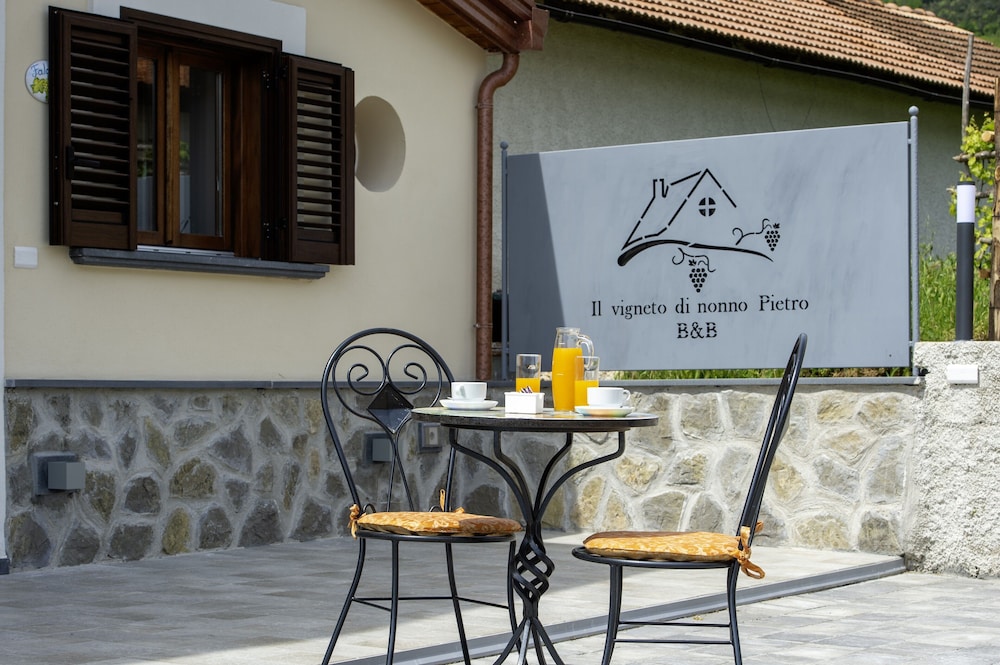 IL vigneto di nonno Pietro — 4-Star Luxury Hotel in Pianillo, Italy