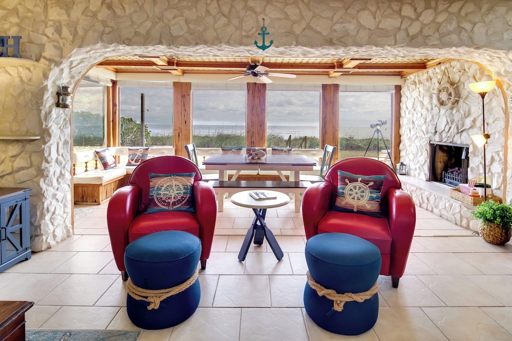 Seaside Home on the Space Coast with Beach Access — 4-Star Luxury Hotel in Indialantic, United States