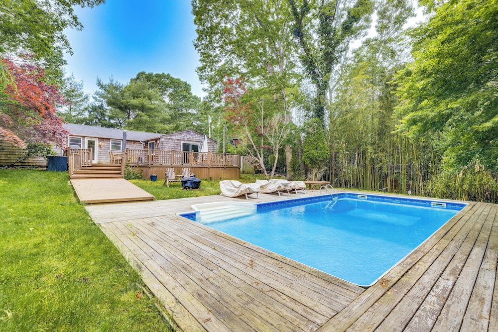 Hamptons Vacation Rental with Seasonal Pool — 4-Star Luxury Hotel in Hampton Bays, United States