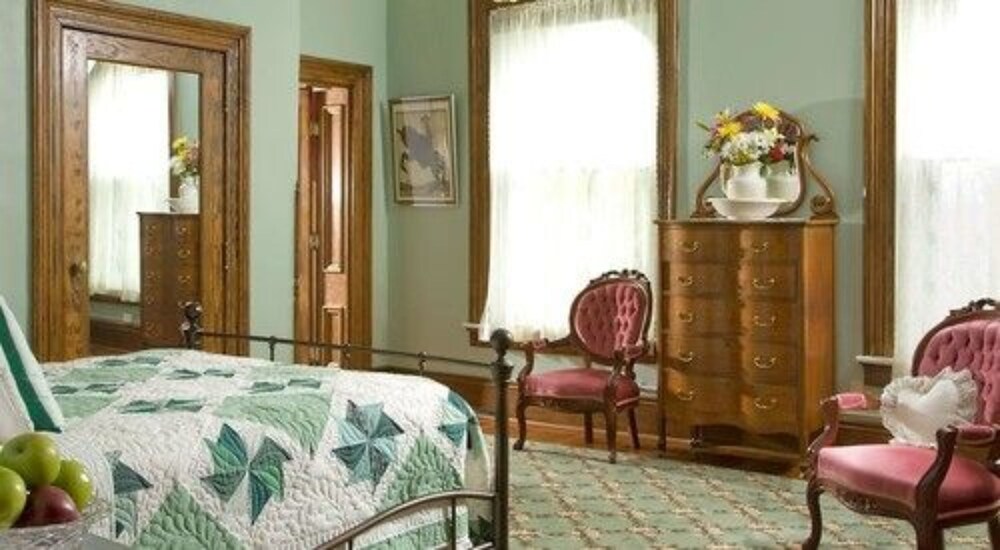 The Carriage House Inn Bed & Breakfast - photo 8