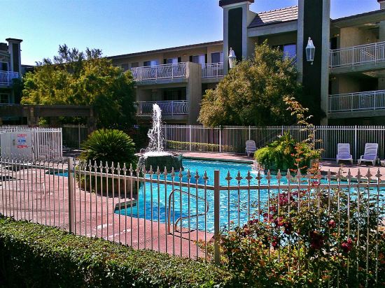 Manor Suites - photo 16