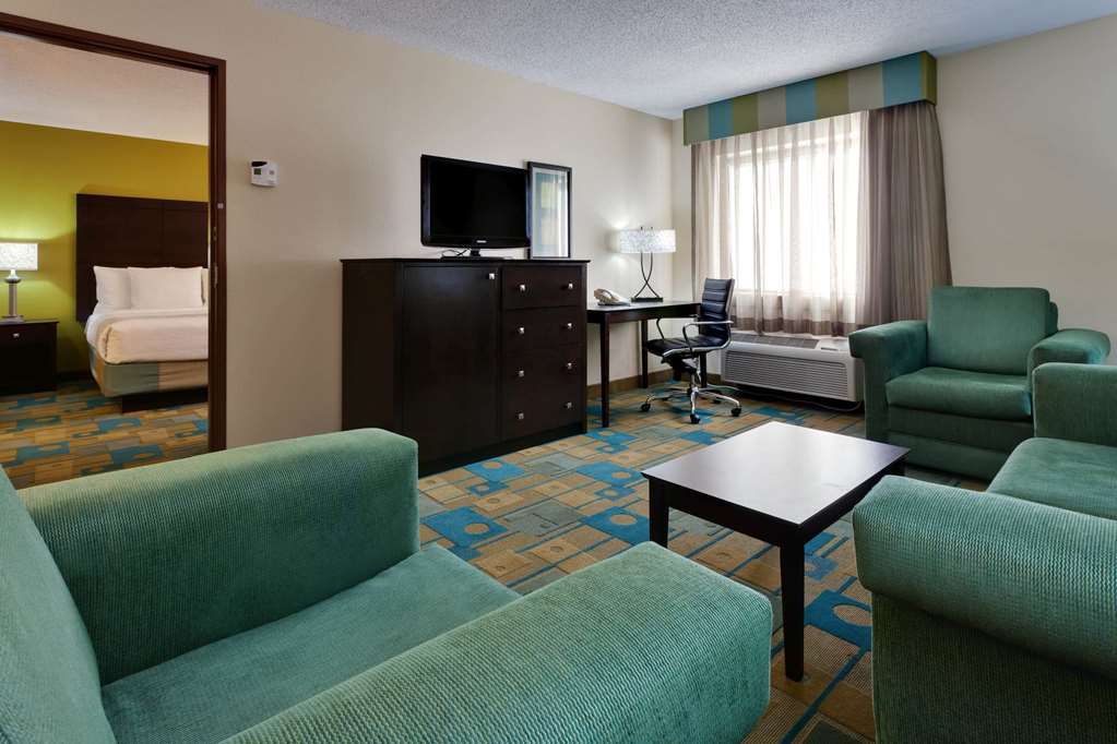La Quinta Inn & Suites by Wyndham Plattsburgh - photo 16