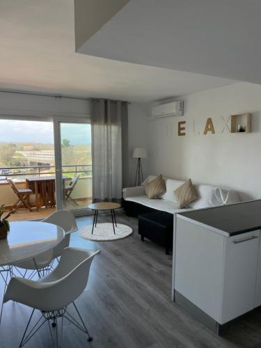 Oasis En Roses Santa Margarita in Empuriabrava, Spain