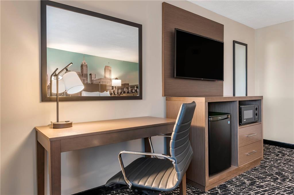 Clarion Pointe Indianapolis Airport - photo 24