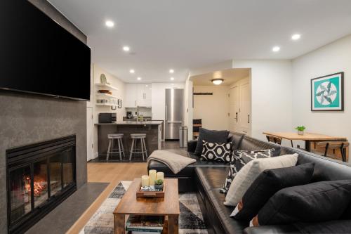 2BR in The Gables Prime Location Steam Shower Heated Flooring Wood Burning Fireplace in Whistler, Canada