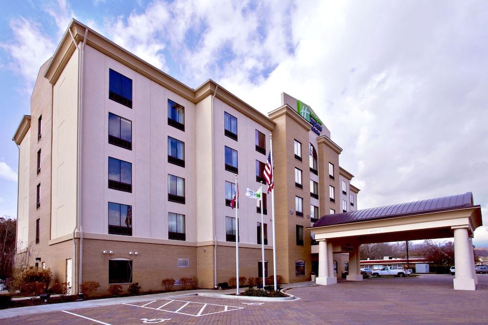 Holiday Inn Express & Suites Oak Ridge by IHG - photo 36