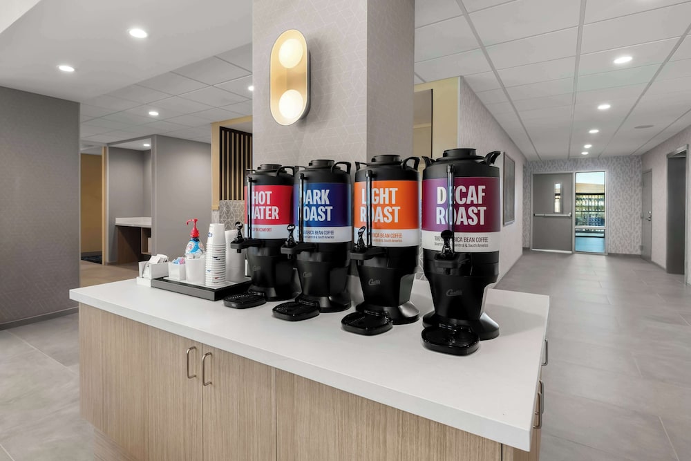 Hampton Inn & Suites by Hilton Corona - photo 7