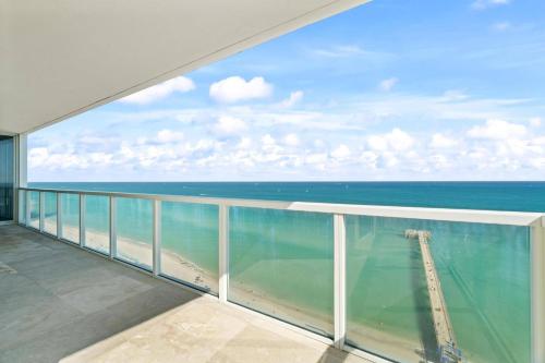 Luxurious 2bd Condo With Direct Ocean Front Resort Pool In Sunny Isles — Sunny Isles Beach