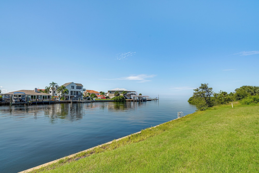 Balcony & Resort Amenities: Gulf Coast Escape - photo 25