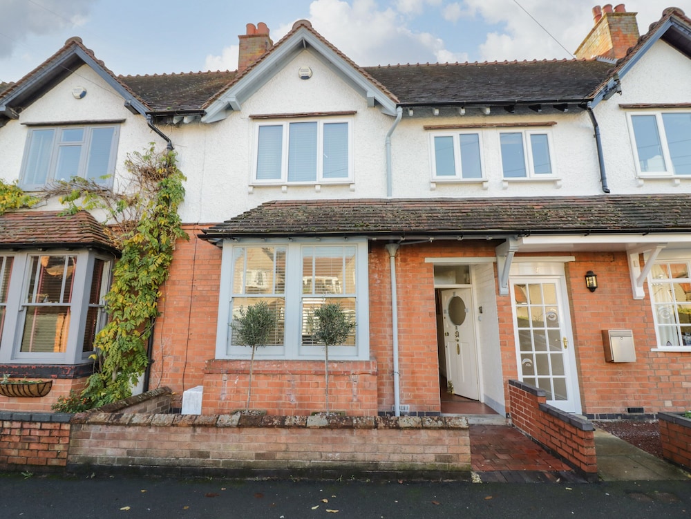 5 Albany Road — 4-Star Luxury Hotel in Stratford-Upon-Avon, United Kingdom