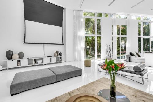 Villa Loggia Oasis Luxurious 6BD 7BA with Resort Style Pool - photo 101