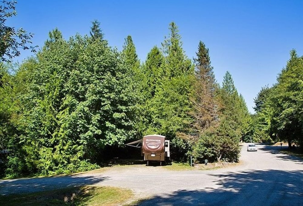 Tall Chief Camping Resort Cottage 1 - photo 19