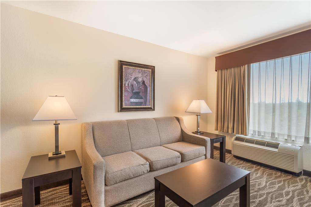 Best Western Plus Valdosta Hotel & Suites - photo 37