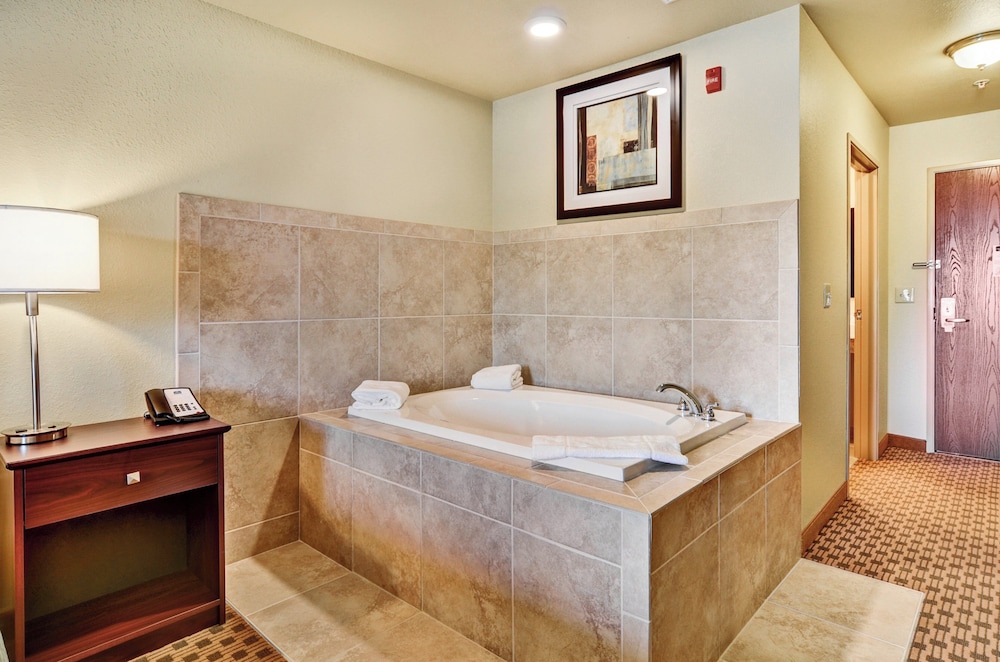 Cobblestone Inn & Suites Ambridge - photo 24