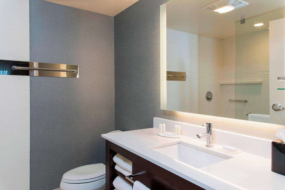 Residence Inn Milwaukee West - photo 18