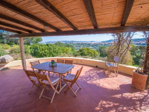 Villa immersa nel verde con meravigliosa vista mare — 4-Star Luxury Hotel in Palau, Italy