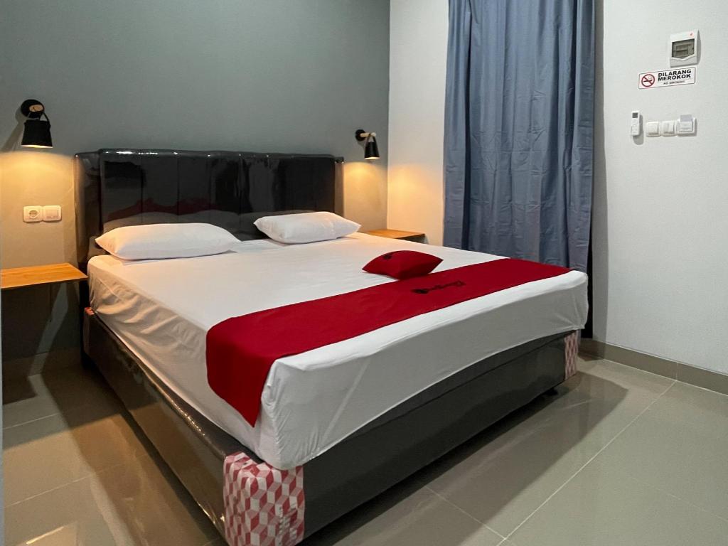 Reddoorz Plus Near Alun Alun Kota Blora — Blora
