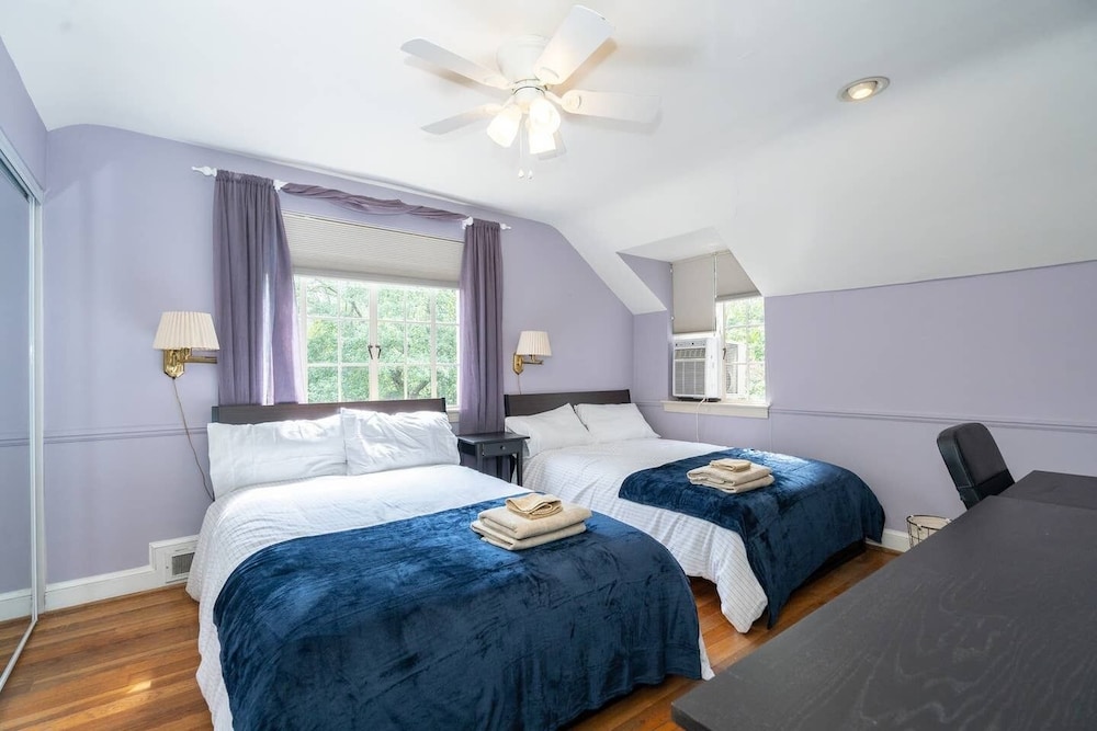 Spacious 4BR CozySuites in Old Town Alexandria - photo 6