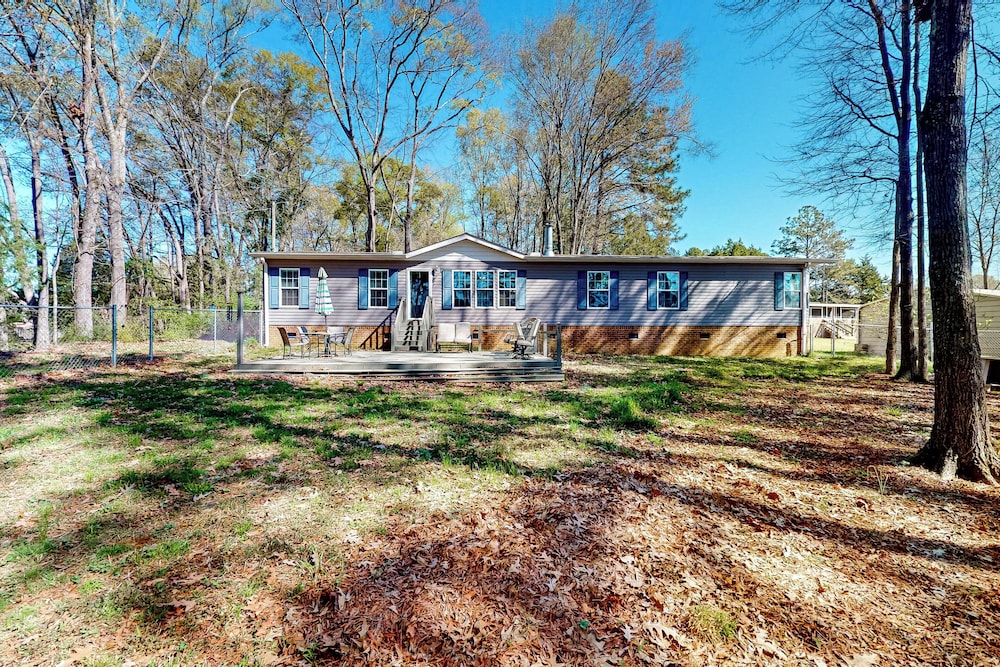 Dog Friendly Lakefront Home With Dock In Saluda 20763512 — Saluda