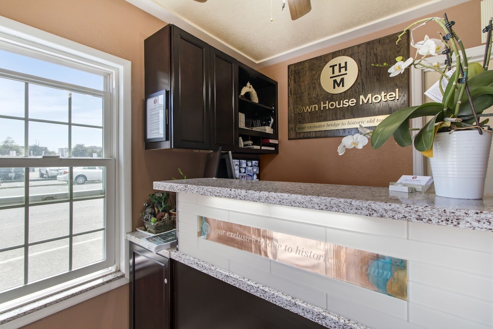 Town House Motel Historic Old Town Eureka - photo 2