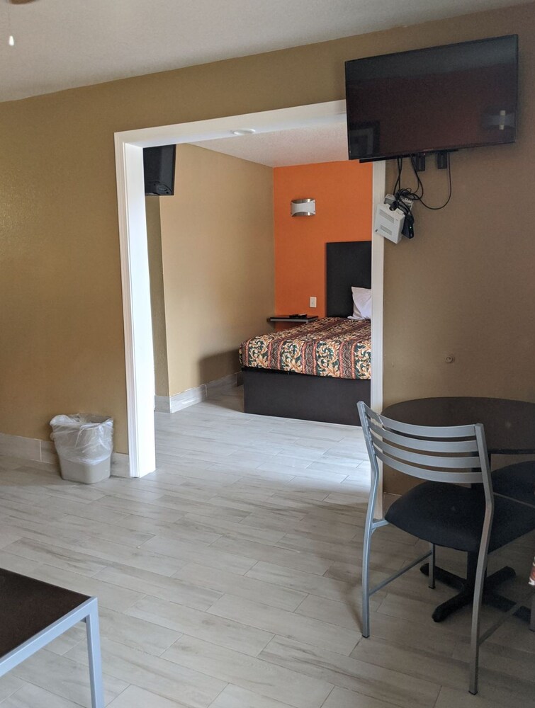 OYO Hotel Lake Charles Hwy 10 - photo 15